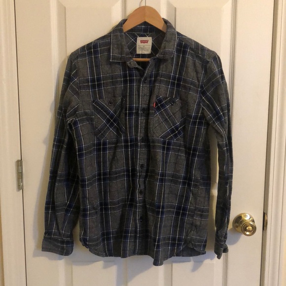 Levi's Other - Men’s Levi’s button up shirt size Medium